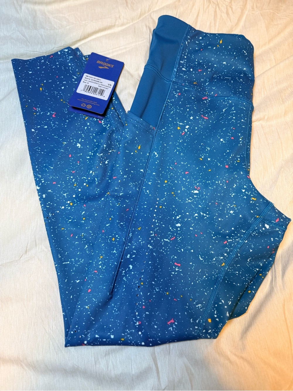 NWT in Medium - Brooks Women’s 7/8 Blue Speckled Active Leggings